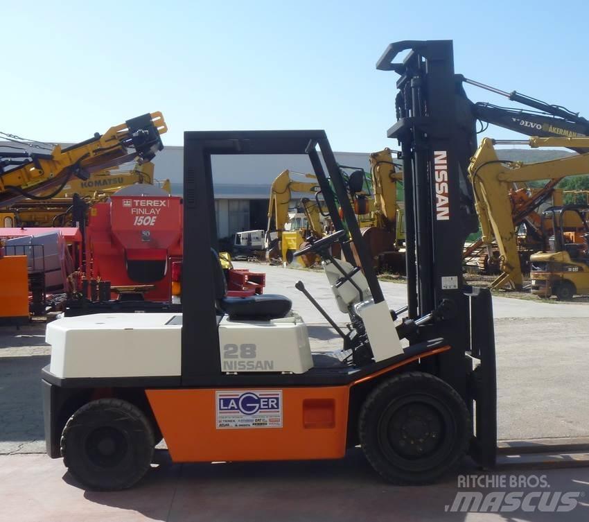 Nissan EGH02 Dizelski viličarji