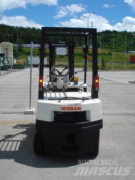 Nissan H01A15 Plinski viličarji