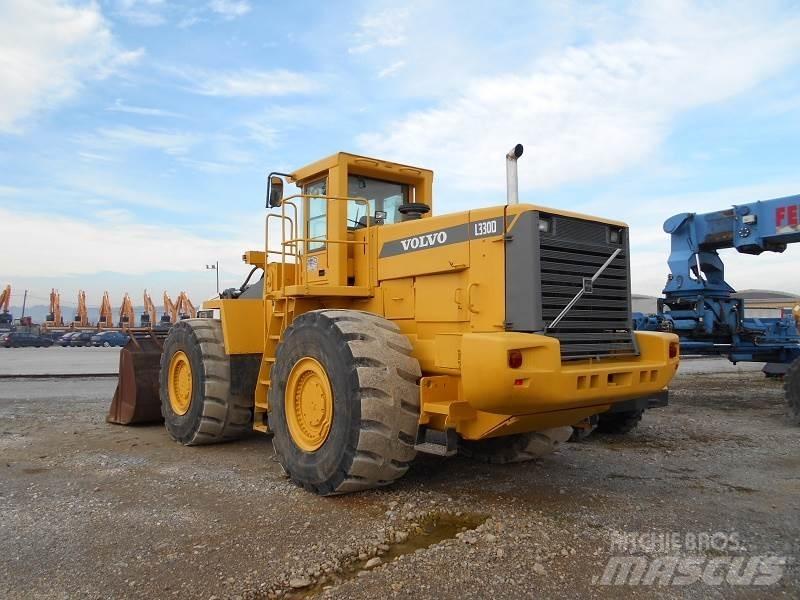 Volvo L330D Kolesni nakladalci