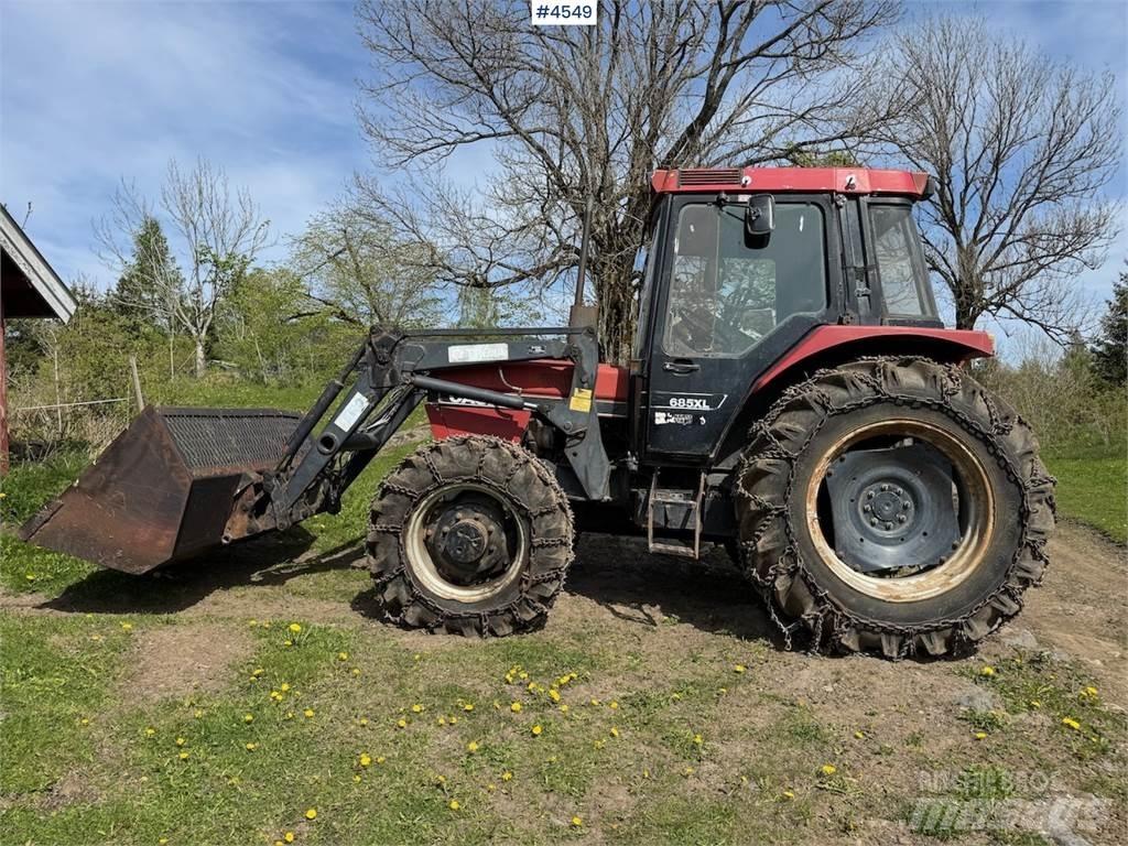 CASE 685 XL Traktorji