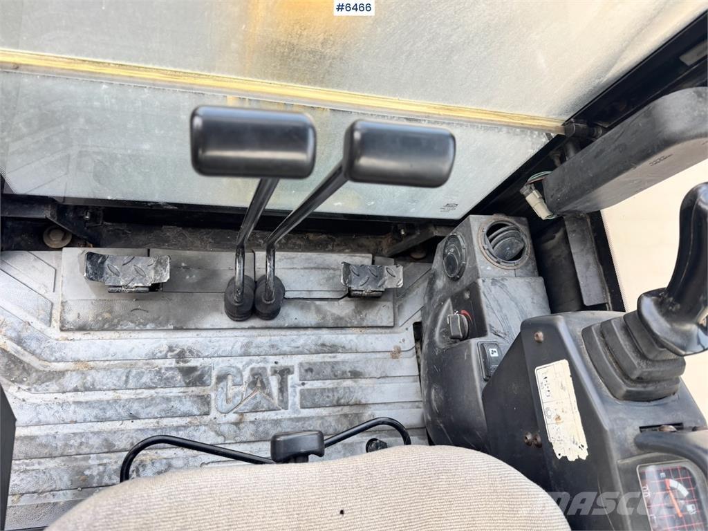 CAT 301.8 Bagri goseničarji