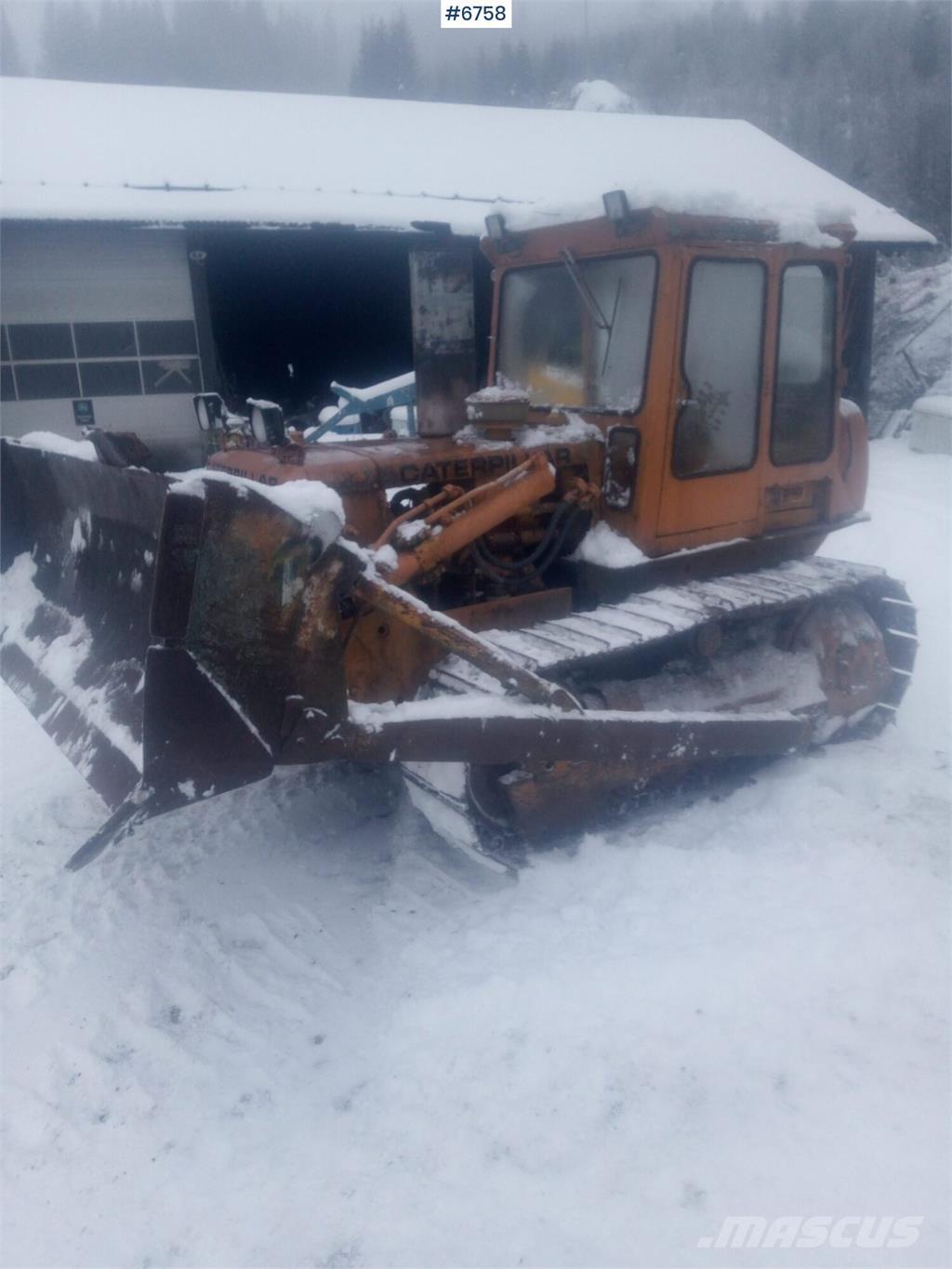 CAT D4 Buldožerji goseničarji