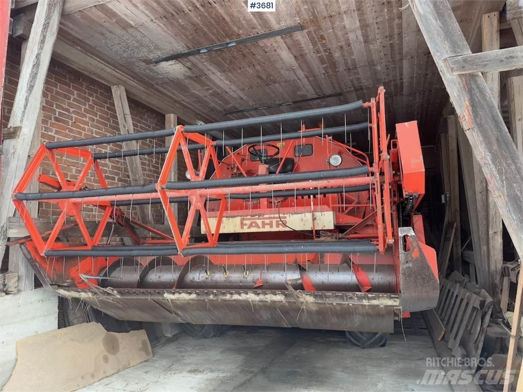 Deutz Fahr M900 Kombajni