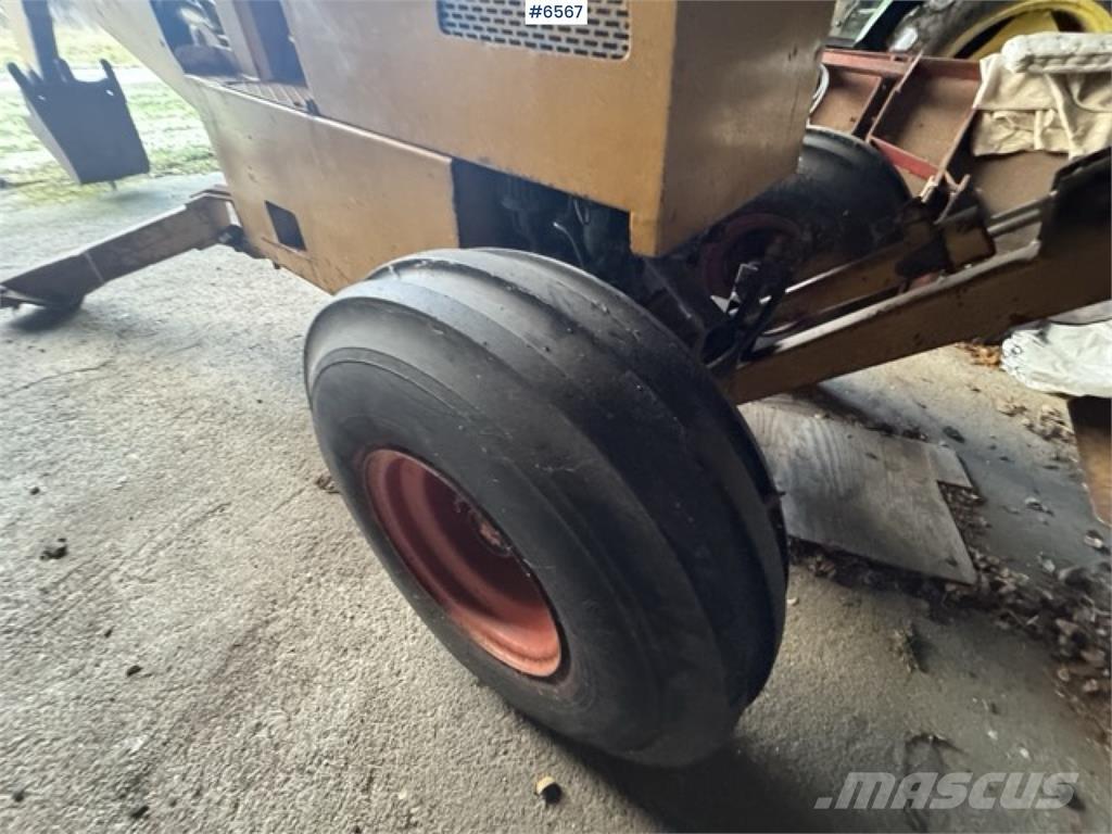 Gigant GS 210 Bagri goseničarji