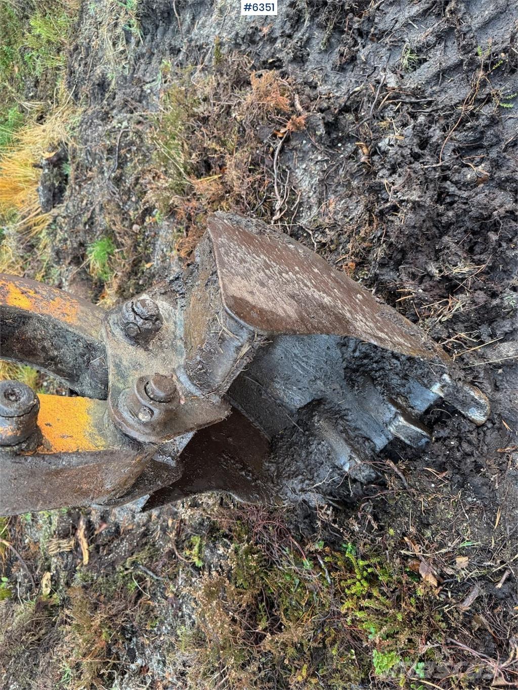 Hanix N 260-2 Bagri goseničarji