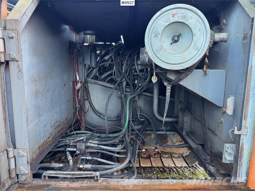 Hitachi EX 200-2. Bagri goseničarji