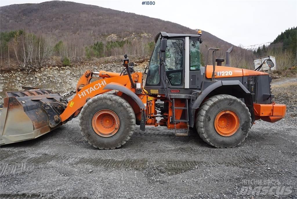 Hitachi ZW220 Kolesni nakladalci