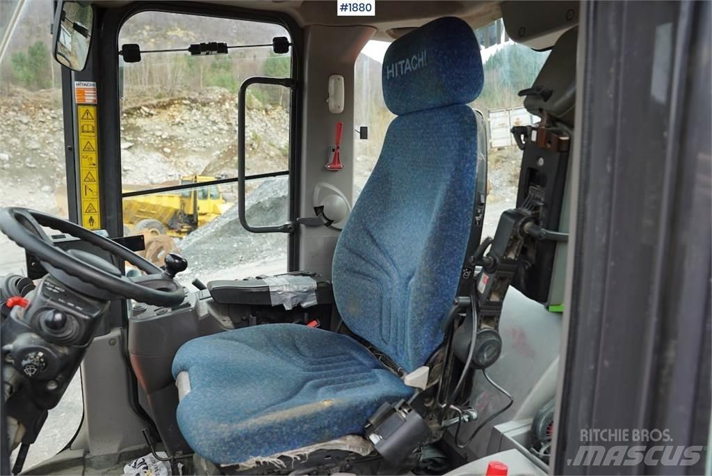 Hitachi ZW220 Kolesni nakladalci