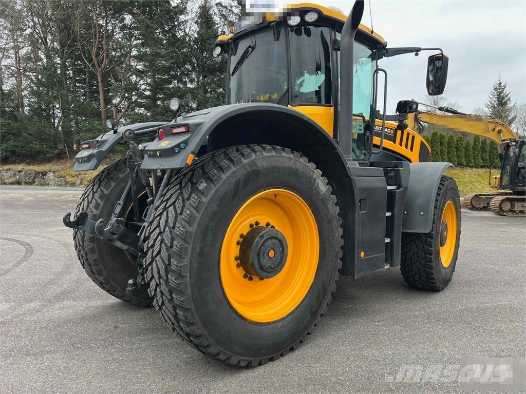 JCB Fastrac 8330 Traktorji