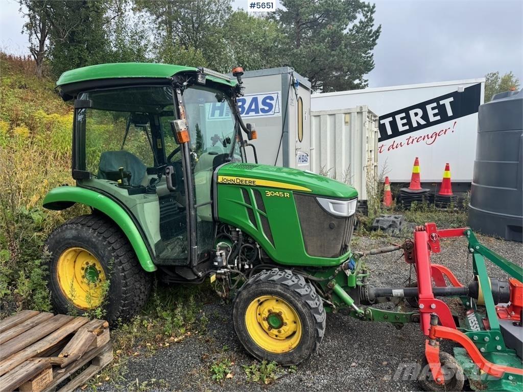 John Deere 3045R Traktorji