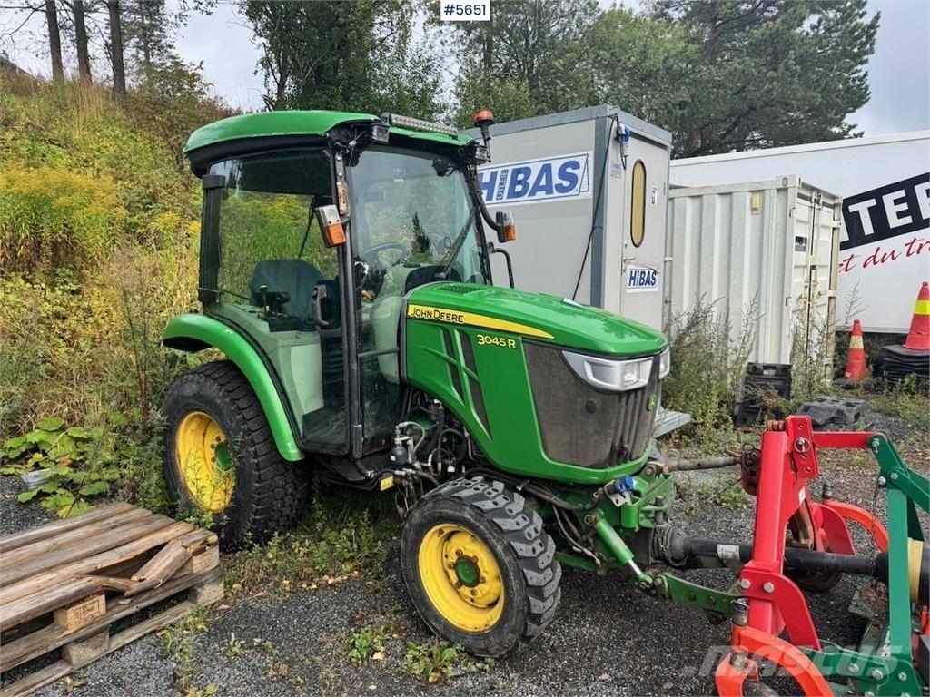 John Deere 3045R Traktorji