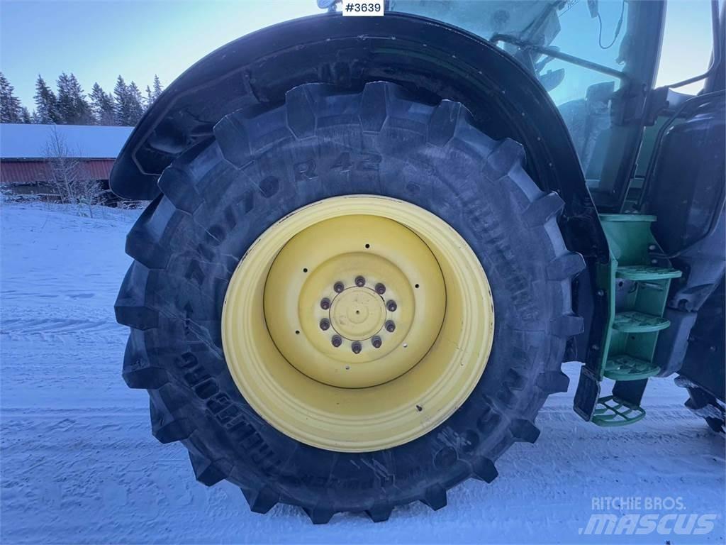 John Deere 6215R Traktorji