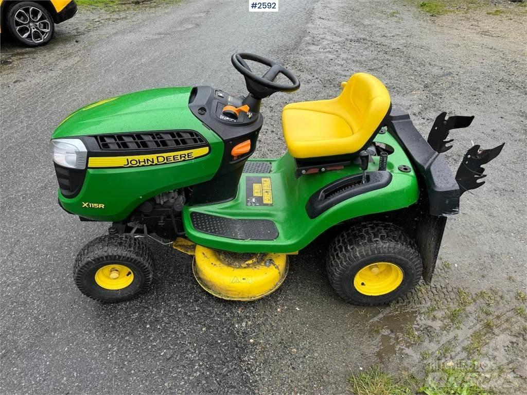 John Deere X115R Traktorji