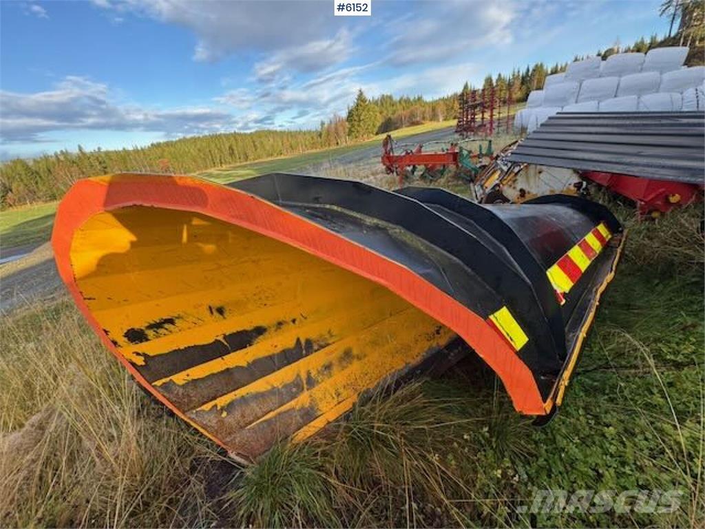  Øveraasen 2651 Snežne deske in plugi