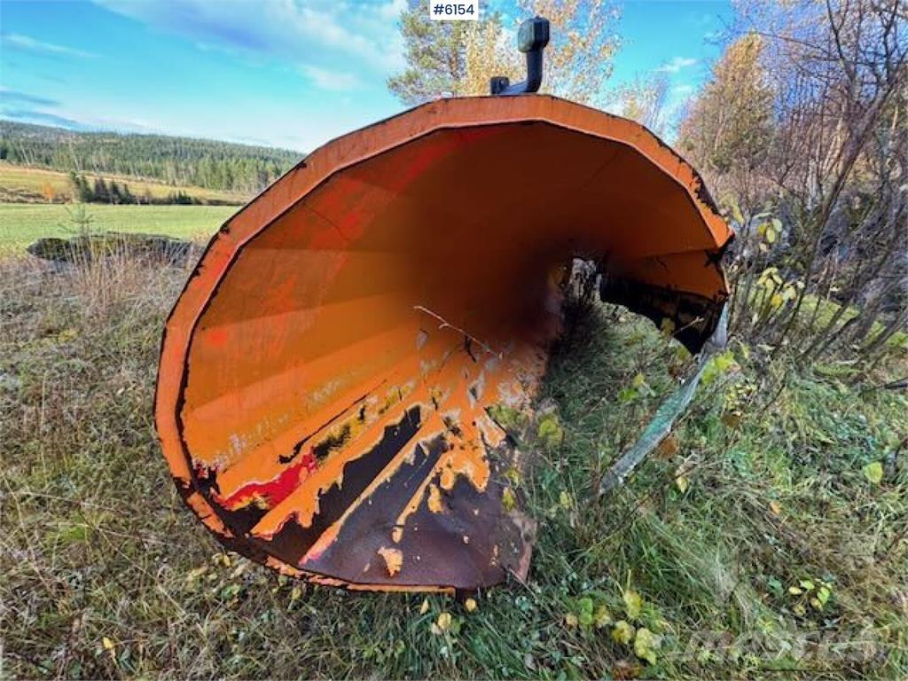  Øveraasen D2285 B Snežne deske in plugi