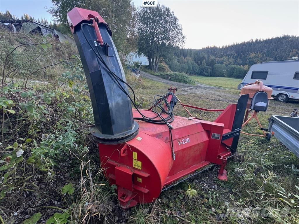 Sisu Handel V-230 Snežne deske in plugi