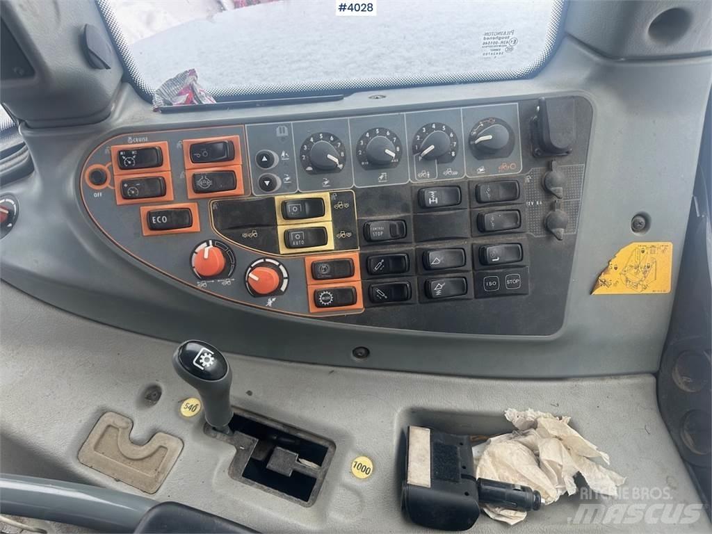 Valtra N122 Traktorji