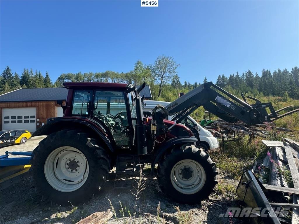 Valtra N123 Traktorji