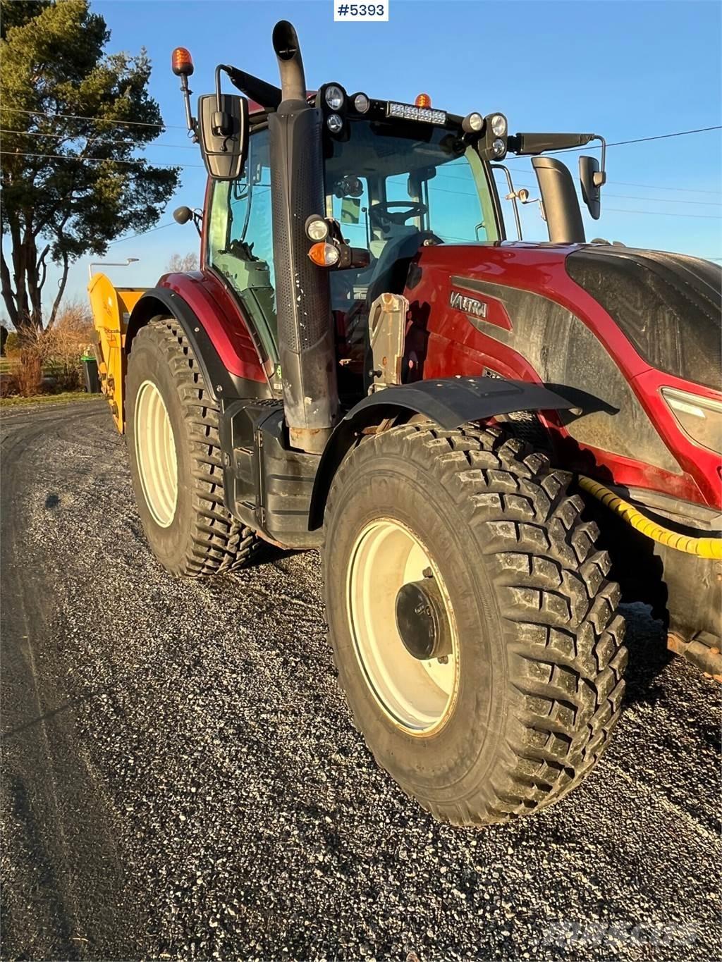 Valtra T174E Traktorji