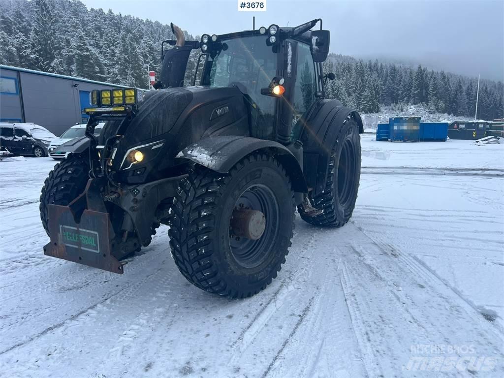 Valtra T254 Traktorji