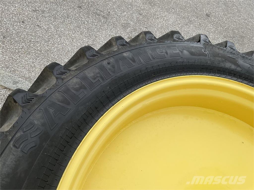  320/90 R 42 Gume, kolesa in platišča