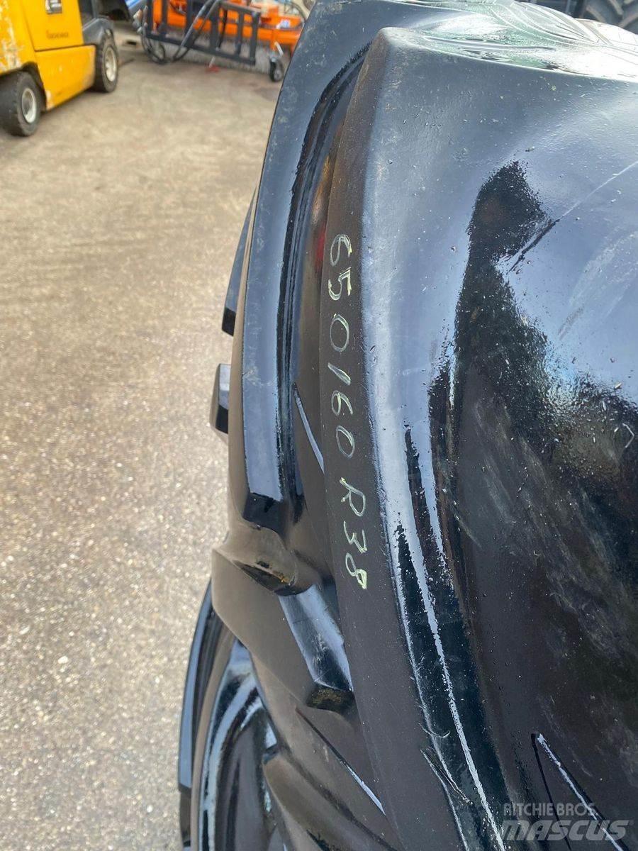 BKT 650/60R38 Gume, kolesa in platišča