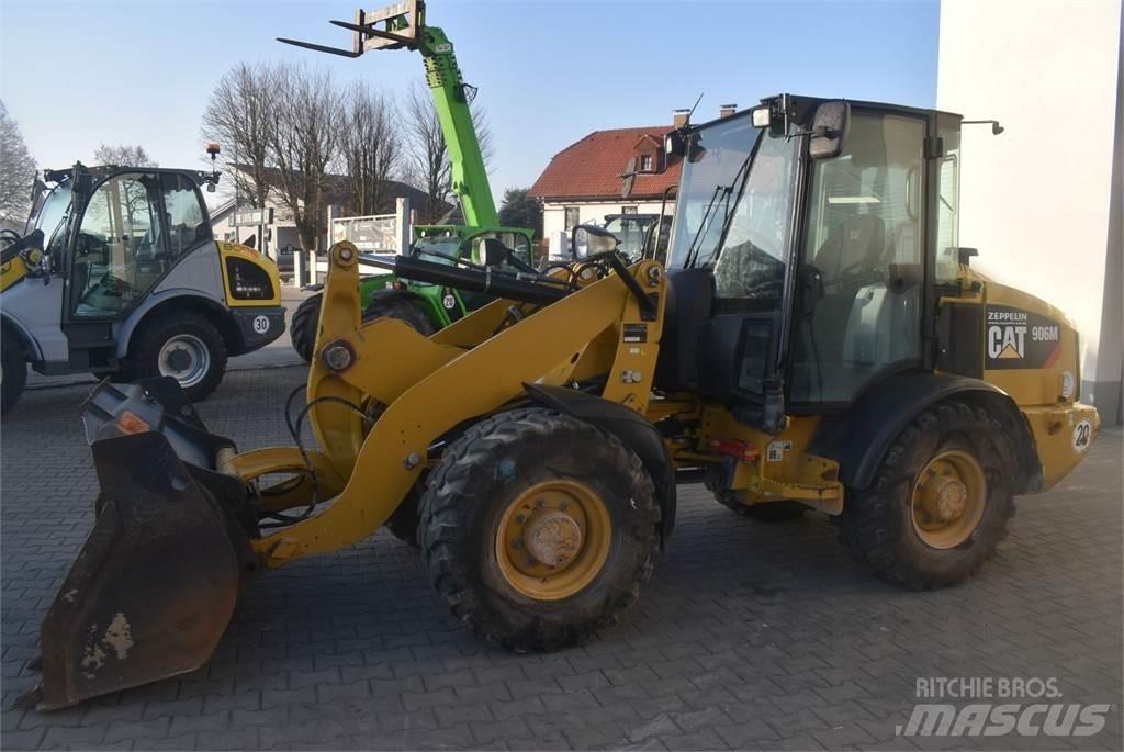 CAT 906M Kolesni nakladalci