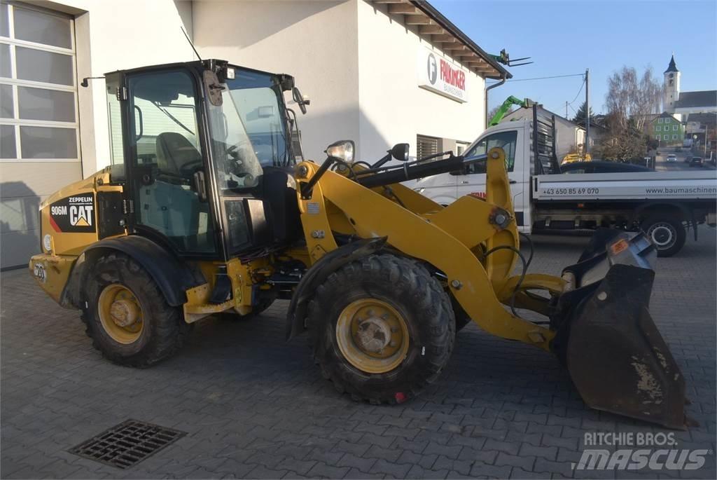 CAT 906M Kolesni nakladalci