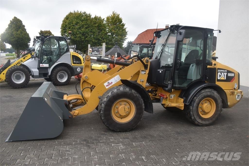 CAT 906M Kolesni nakladalci