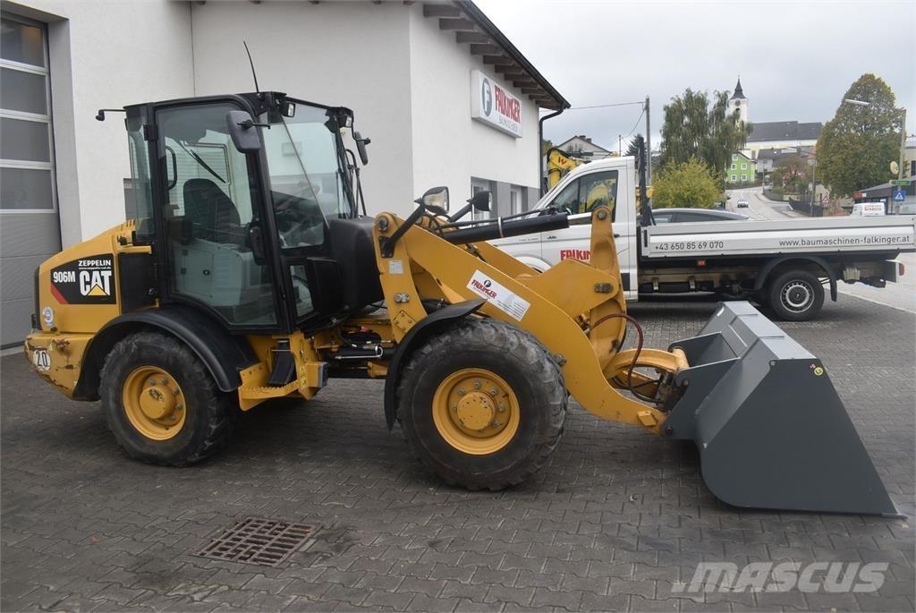 CAT 906M Kolesni nakladalci