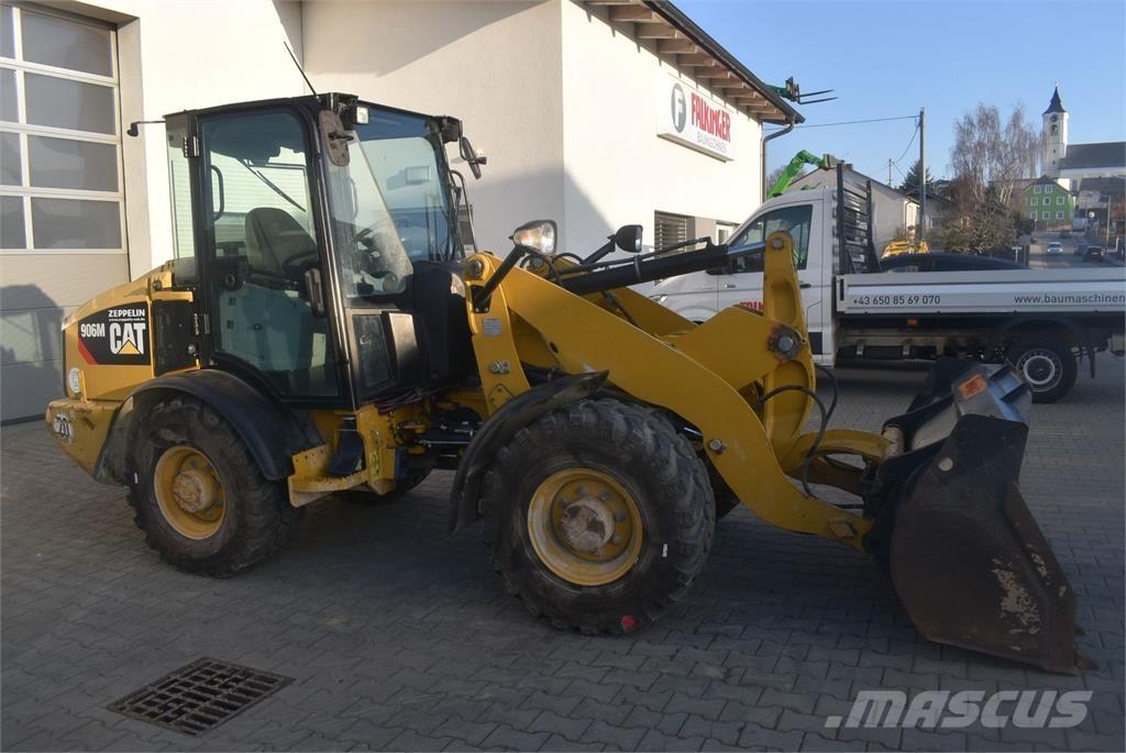CAT 906M Kolesni nakladalci