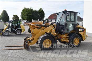 CAT 907M Kolesni nakladalci