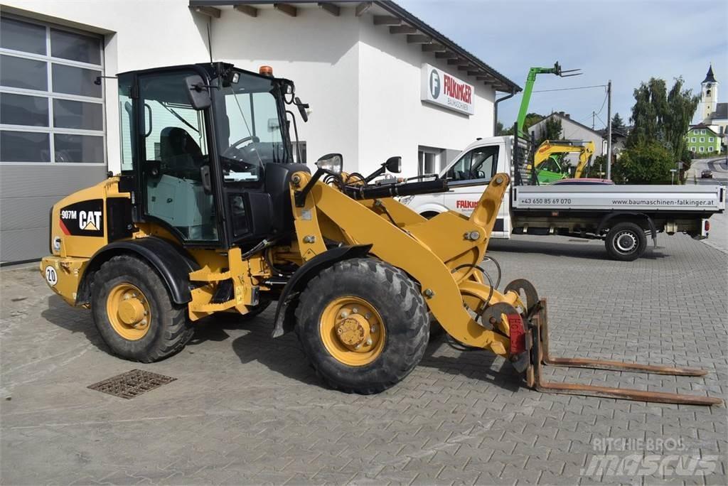 CAT 907M Kolesni nakladalci