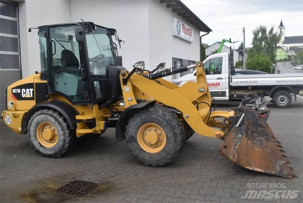 CAT 907M Kolesni nakladalci