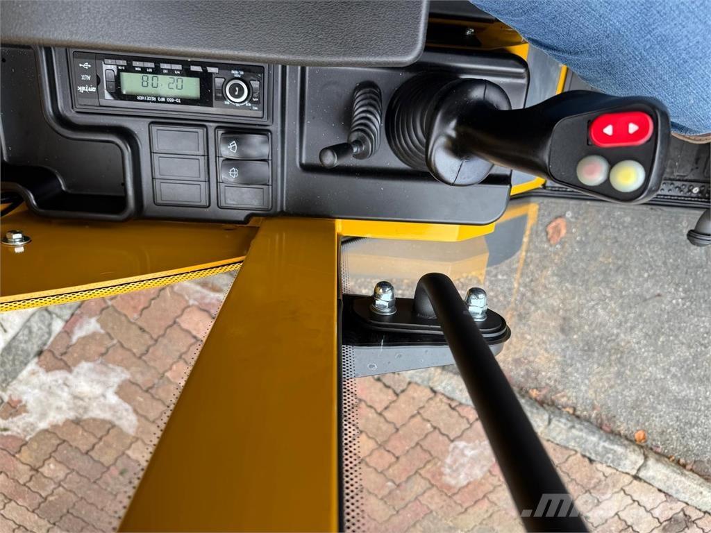 Eurotrac W 12 S Čelni nakladalci in kopači