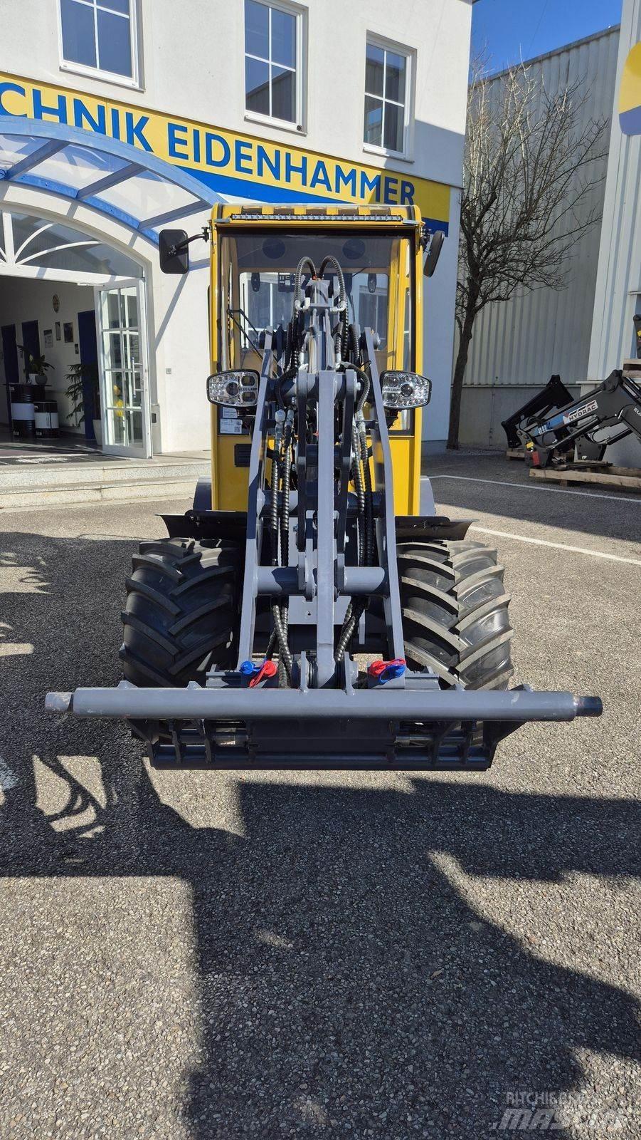 Eurotrac W12 s Čelni nakladalci in kopači