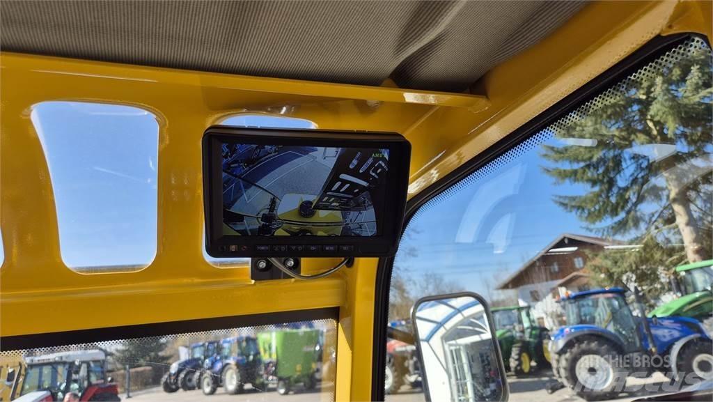 Eurotrac W12 s Čelni nakladalci in kopači