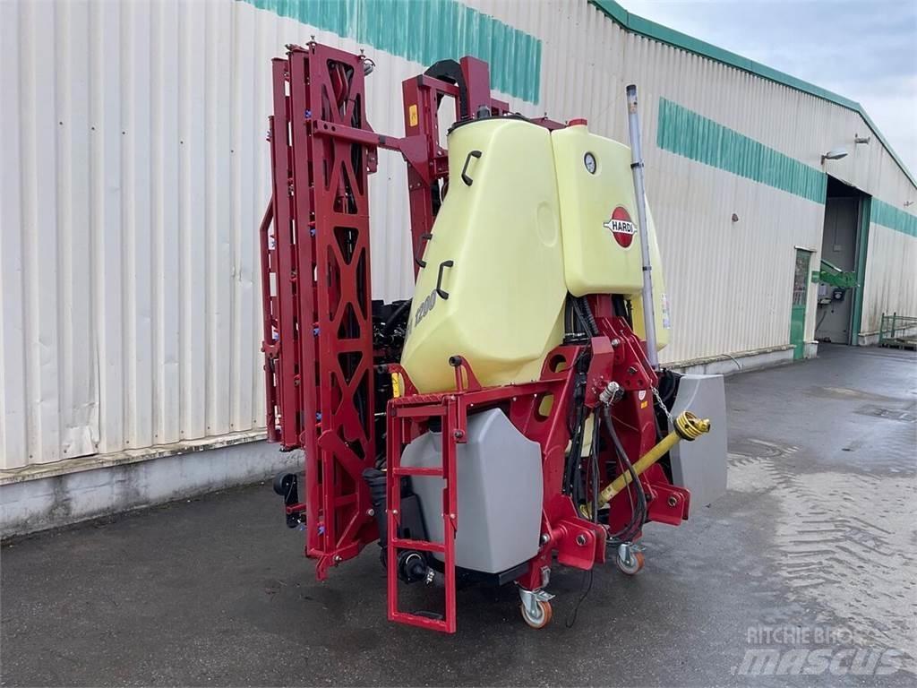 Hardi MEGA 1200 Vlečne škropilnice