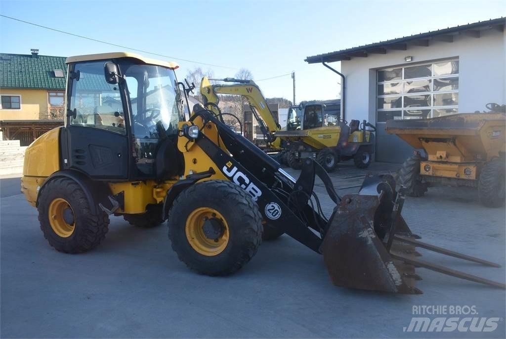 JCB 406 Kolesni nakladalci