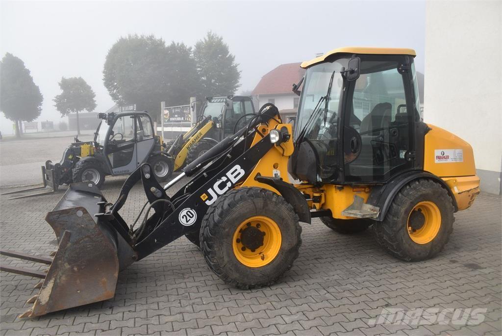 JCB 406 Kolesni nakladalci