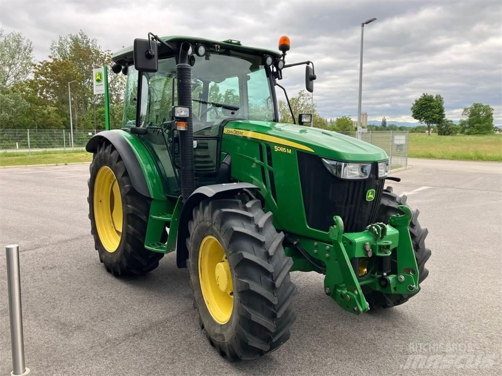 John Deere 5085M Traktorji