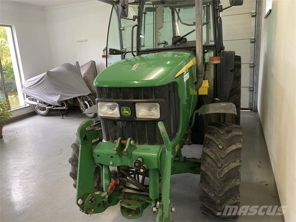 John Deere 5515F Traktorji