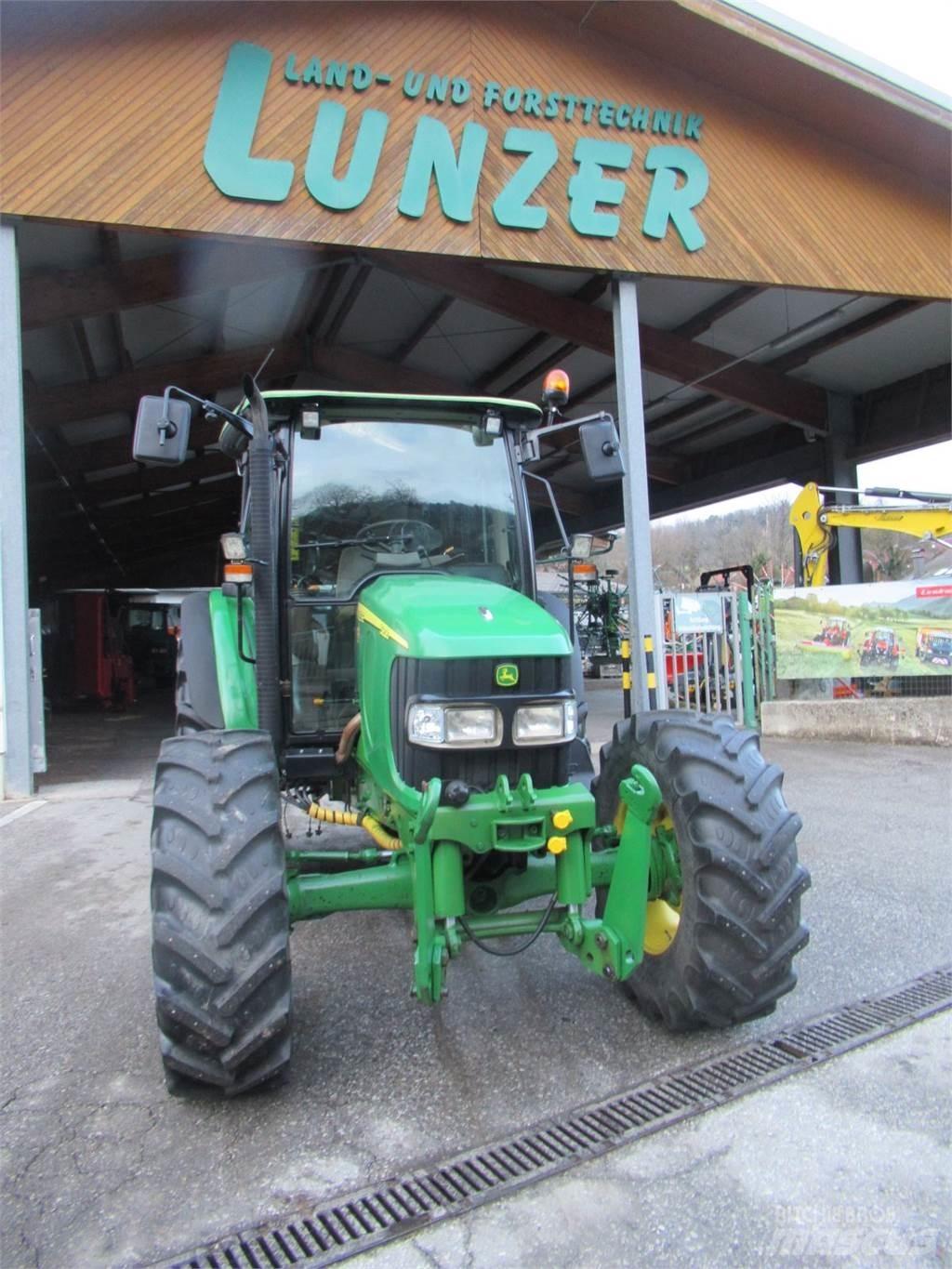 John Deere 5820 Traktorji