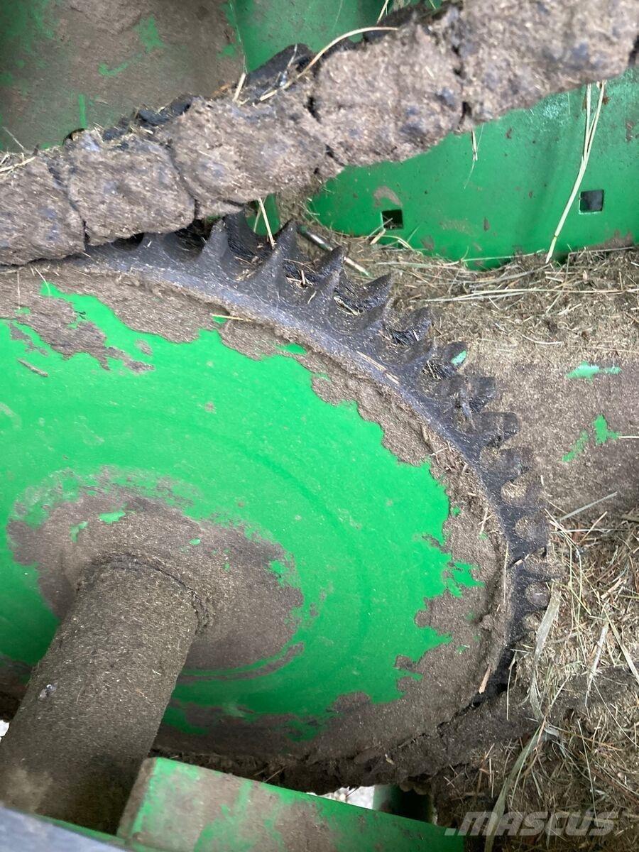 John Deere 592C Balirke (okrogle bale)