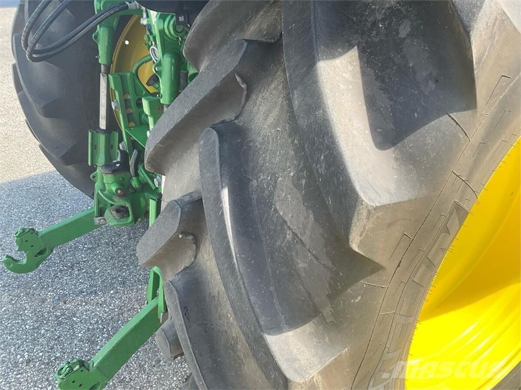 John Deere 6110R Traktorji