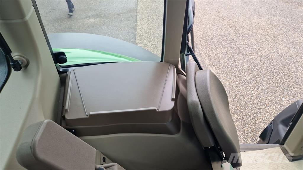 John Deere 6195M Traktorji