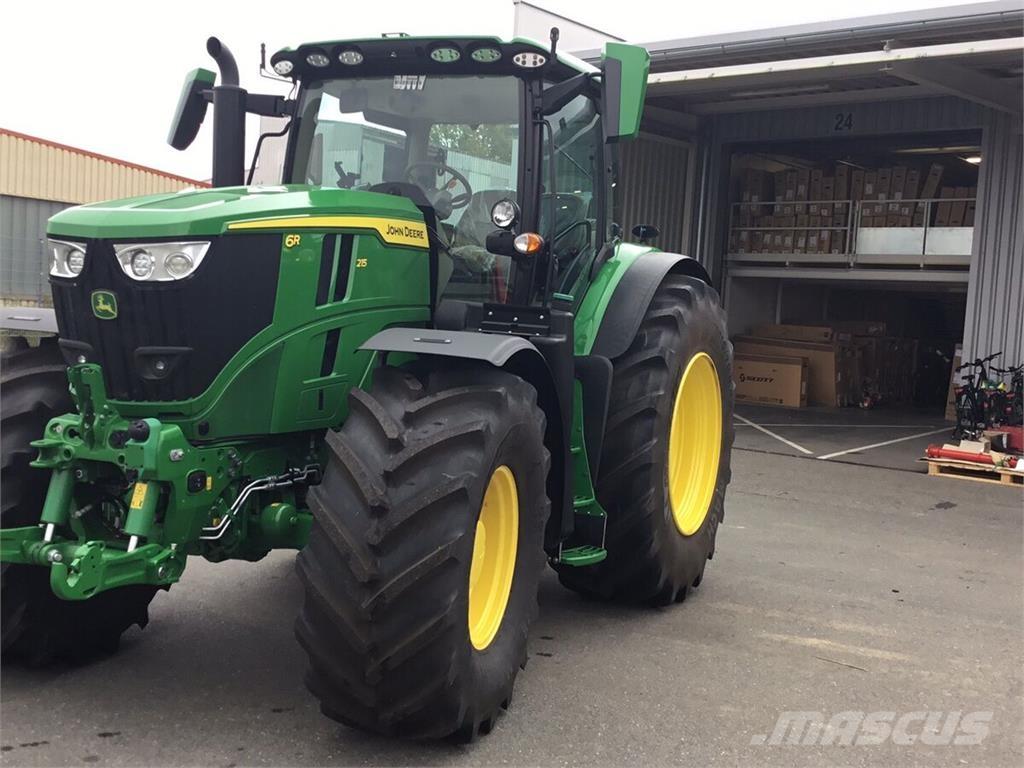 John Deere 6R215 Traktorji
