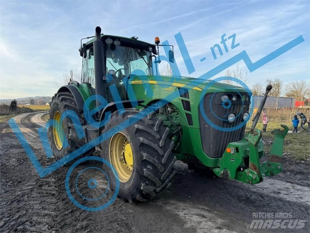 John Deere 8230 Traktorji