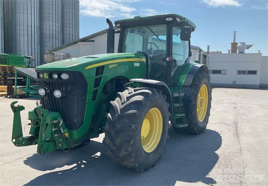 John Deere 8245R Traktorji