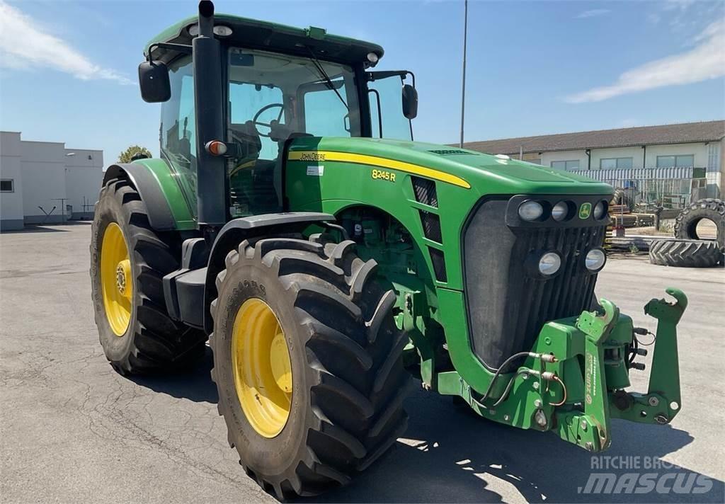 John Deere 8245R Traktorji
